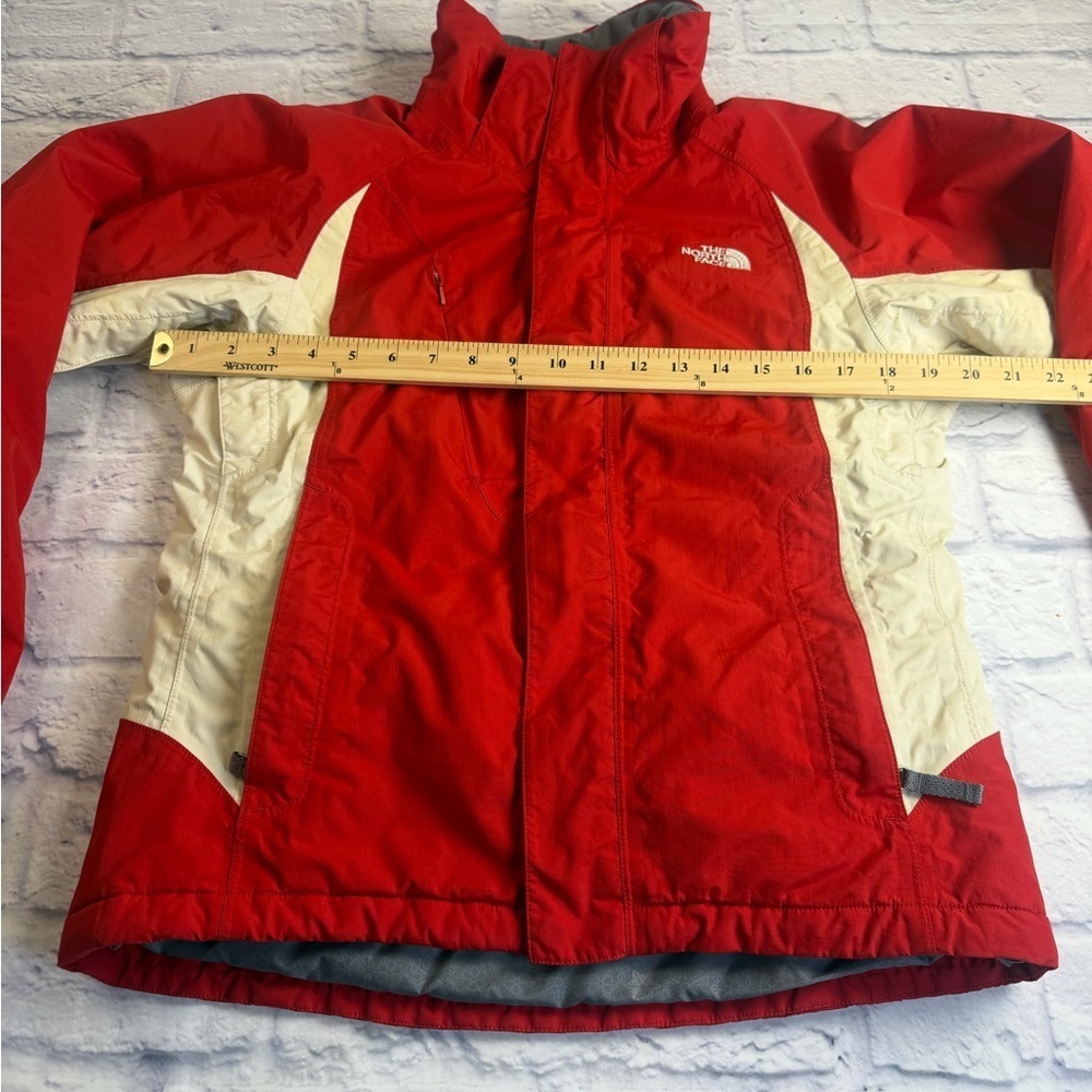The North Face Vibrant Red and Cream Jacket. Size Small. Snow Ski. - Picture 2 of 12